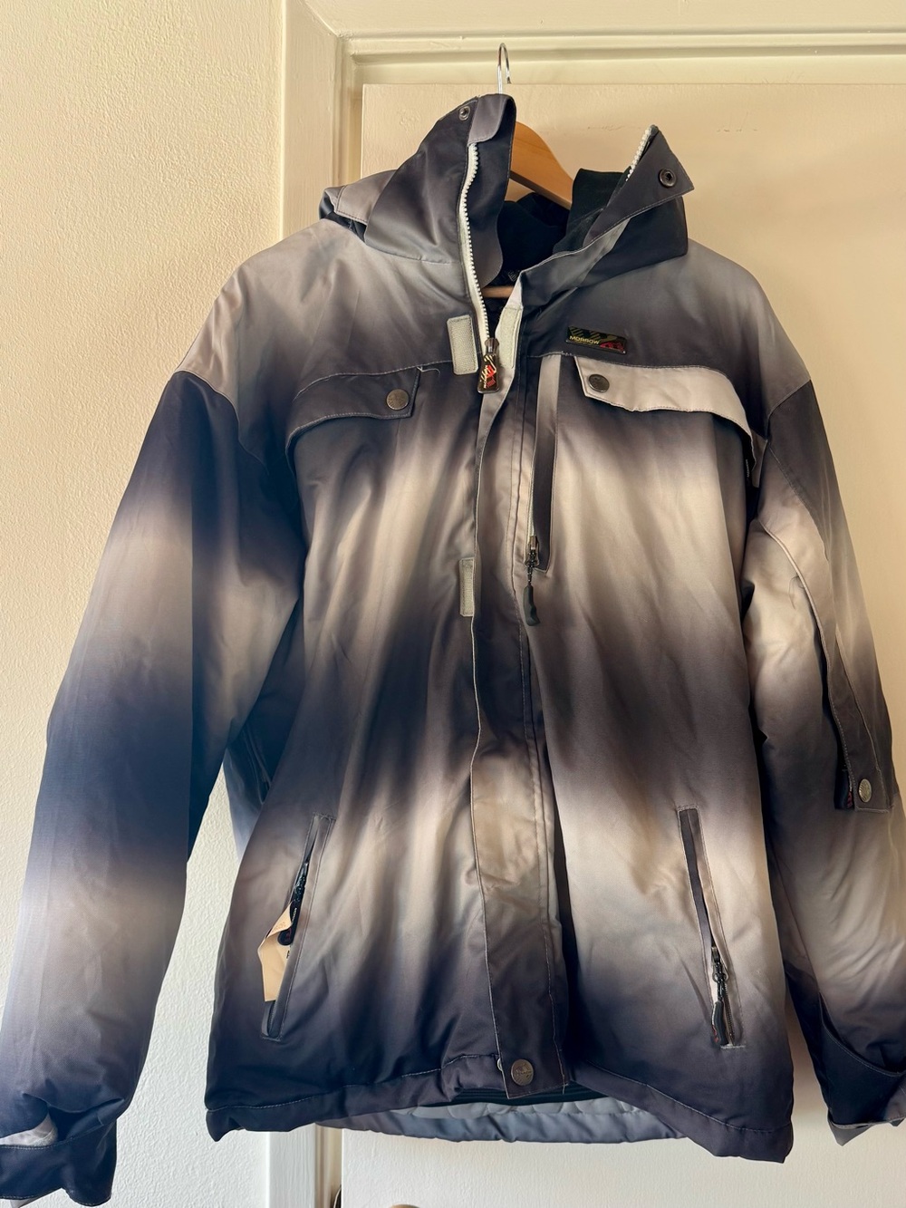 Men's Gradient Black Gray Hooded Morrow Medium Winter Jacket Coat Ski Snowboard